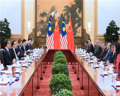 李克强同马来西亚总理马哈蒂尔举行会谈