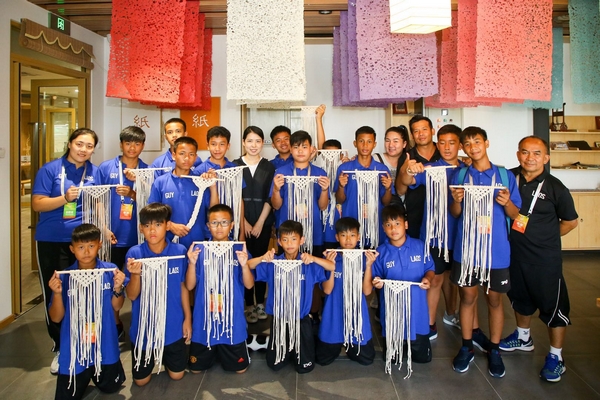 王家瑞看望参加“宋庆龄杯”中国-东盟青少年足球友谊赛的各国领队球员