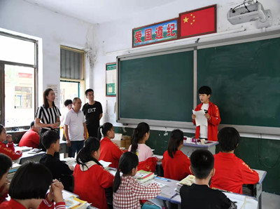 河北省教育基金会向鸡泽县乡镇小学捐赠传统文化图书
