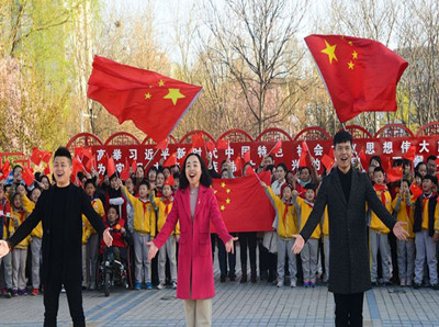 全国大中小学师生同唱一首歌 祝福新中国