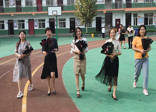 河北：“鲜花送给最可爱的人”--邯郸市广平县第三实验小学向所有老师致敬！